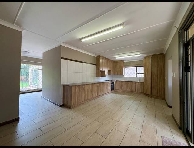 3 BEDROOM HOUSE FOR SALE IN SONNEVELD